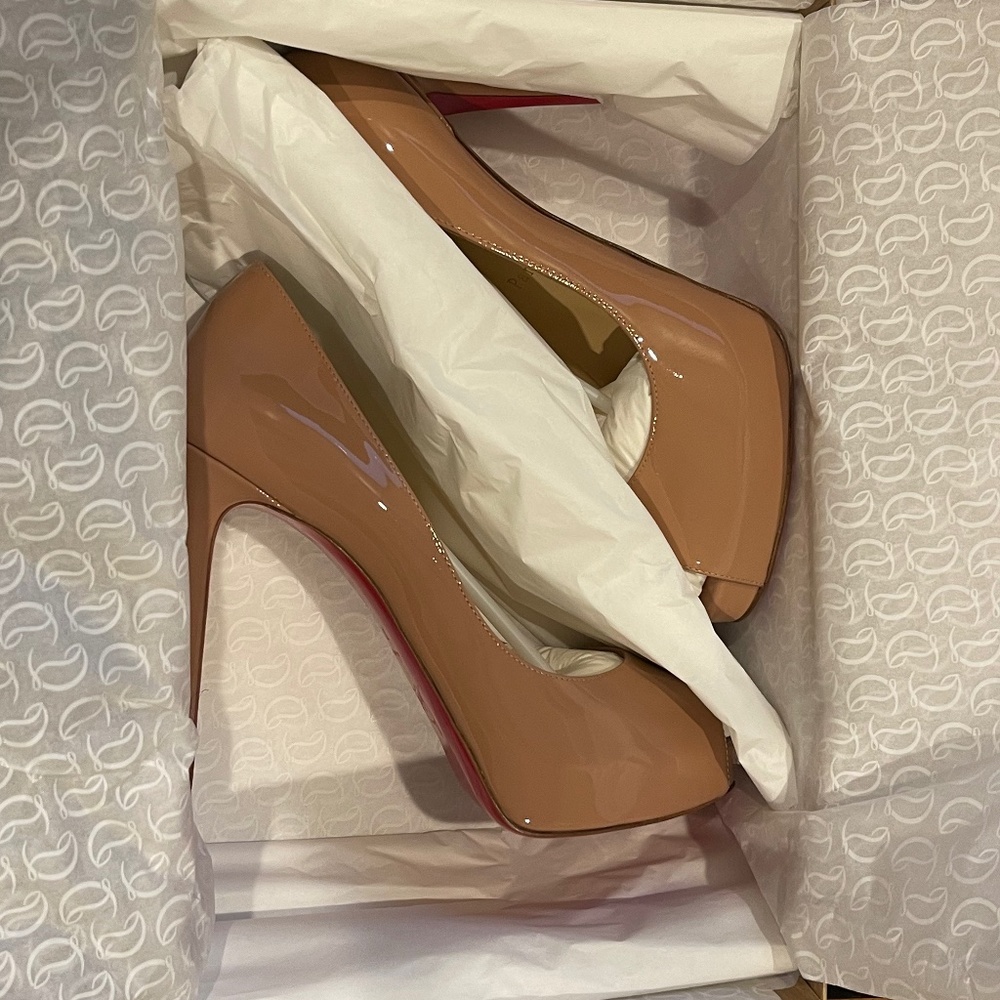 Christian Louboutin New Very Prive Pumps size 37.5